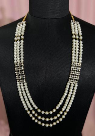 Picture of Resplendent Off White Necklace Set