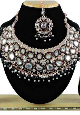 Picture of Beautiful Black Necklace Set