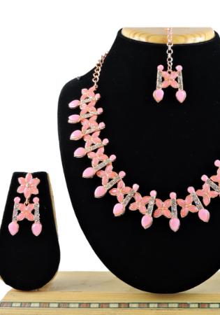 Picture of Enticing Rosy Brown Necklace Set