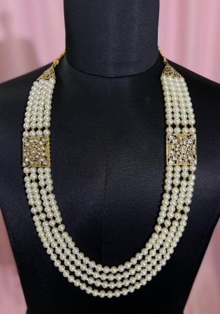 Picture of Pretty White Necklace Set