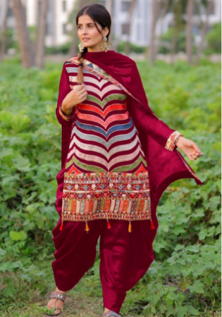 Picture of Ravishing Georgette Maroon Straight Cut Salwar Kameez