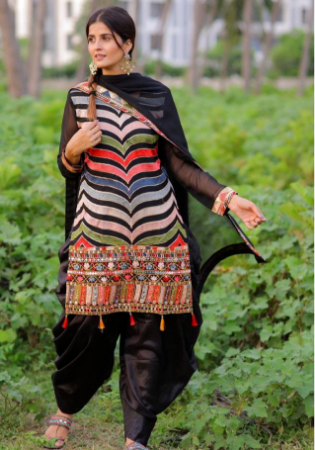 Picture of Taking Georgette Black Straight Cut Salwar Kameez