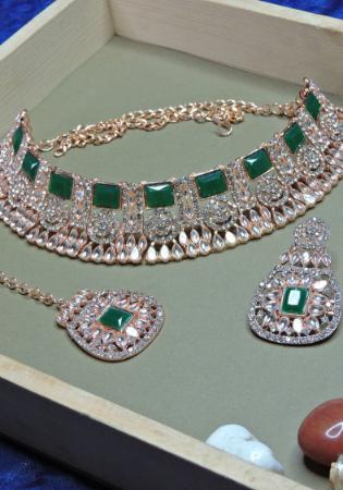 Picture of Alluring Forest Green Necklace Set