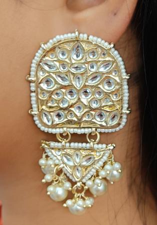 Picture of Grand White Earrings