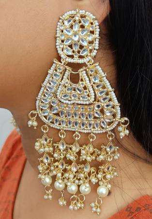 Picture of Stunning Off White Earrings