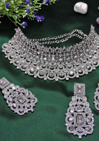 Picture of Sightly White Necklace Set