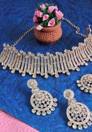 Picture of Marvelous Rosy Brown Necklace Set