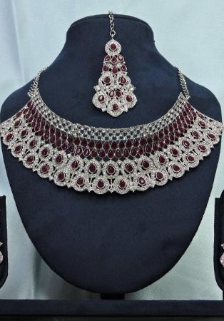 Picture of Resplendent Maroon Necklace Set