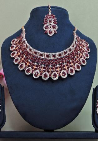 Picture of Exquisite Maroon Necklace Set