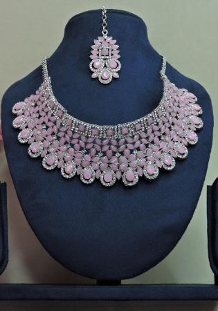 Picture of Resplendent Thistle Necklace Set