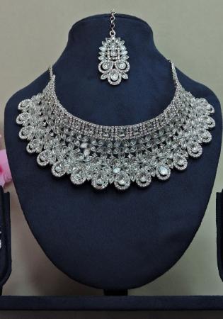 Picture of Beautiful White Necklace Set