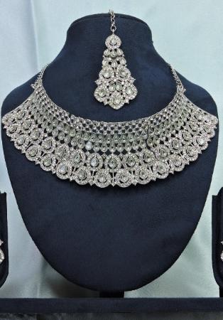 Picture of Beautiful Ghost White Necklace Set