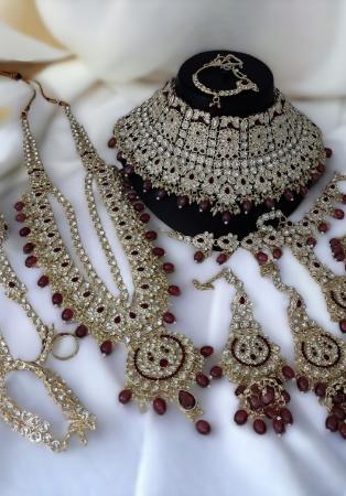 Picture of Enticing Maroon Necklace Set