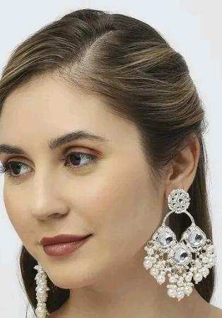 Picture of Beautiful Off White Earrings