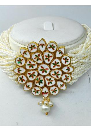 Picture of Stunning White Necklace Set