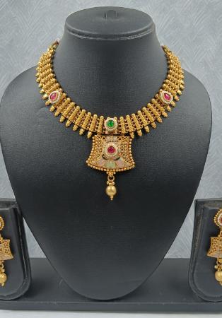 Picture of Bewitching Golden Rod Necklace Set