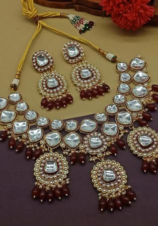 Picture of Statuesque Maroon Necklace Set