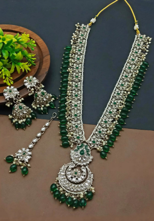 Picture of Well Formed Forest Green Necklace Set