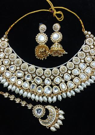 Picture of Well Formed White Necklace Set