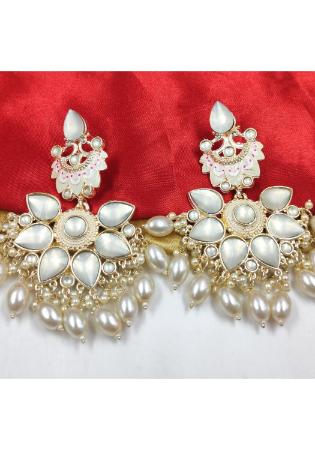 Picture of Comely Off White Earrings